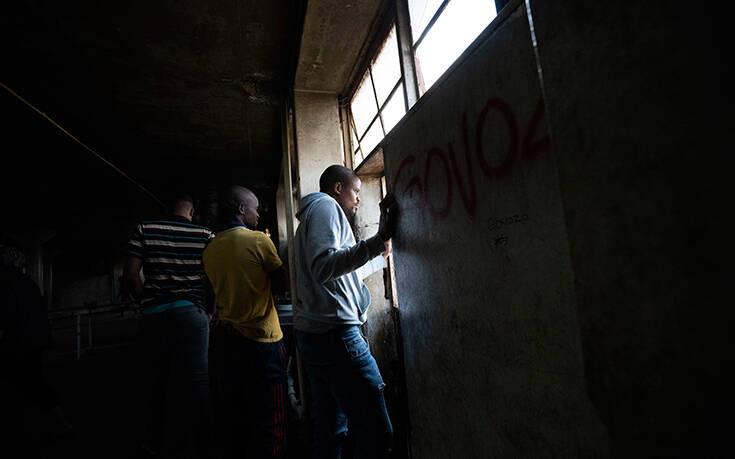 Ο εφιάλτης του κορονοϊού στη Νότια Αφρική: «Δεν έχουμε ούτε νερό να πλύνουμε τα χέρια μας»