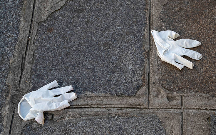 Εκκλήσεις στους πολιτες στη Θεσσαλονίκη να μην πετούν σε δρόμους και αποχετεύσεις γάντια και μάσκες