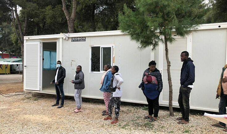 Η Αυστρία στέλνει στην Ελλάδα 181 κοντέινερ διαμονής και υγειονομικού εξοπλισμού για πρόσφυγες και μετανάστες