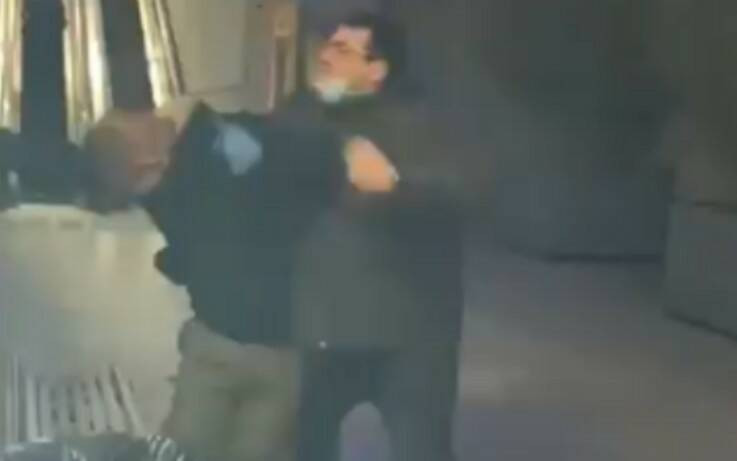 Έγινε κι αυτό: Οπαδοί της Μπαρτσελόνα χτυπάνε έναν της Εσπανιόλ έξω απο νοσοκομείο