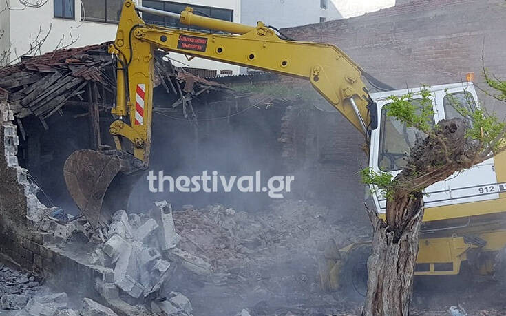 Εγκαταλελειμμένο κτίριο &#8211; εστία μόλυνσης κατεδάφισε ο δήμος Θεσσαλονίκης