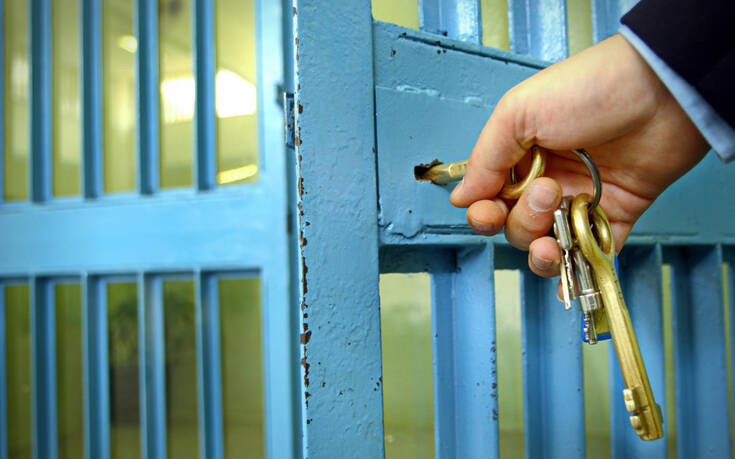 Κύκλωμα με σωφρονιστικούς και εγκλείστους έβαζε ναρκωτικά και κινητά στις φυλακές Ιωαννίνων