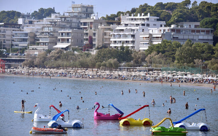 Ανοίγουν το Σάββατο οι 515 οργανωμένες παραλίες: Οι κανόνες για τους λουόμενους