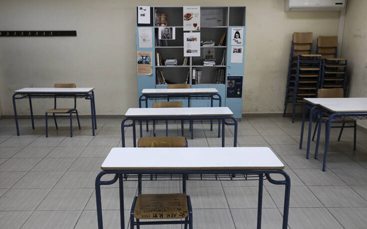 Κρήτη: Συνέλαβαν δασκάλα γιατί αρνούνταν να φορέσει μάσκα μέσα στην τάξη
