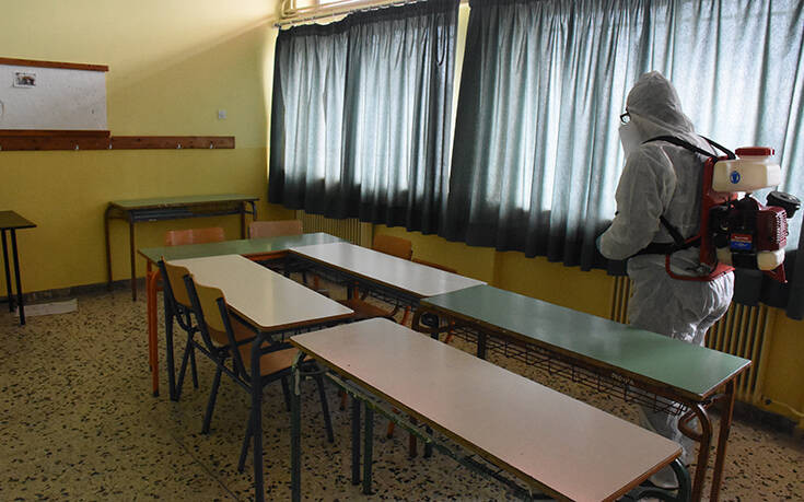 Καθηγητές για άνοιγμα σχολείων: «Μας καλούν να εργαστούμε σε χώρους που δεν πληρούν τα μέτρα»