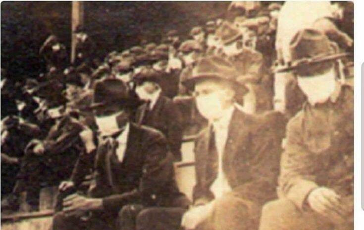 Απίστευτη φωτογραφία με φιλάθλους να φοράνε μάσκες στην πανδημία του 1918