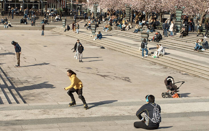 Σουηδία: Πάνω από 12.000 νεκροί από τον κορονοϊό – Προειδοποιήσεις για τρίτο κύμα