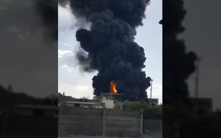 Πυρκαγιά σε εργοστάσιο χημικών έξω από τη Βενετία