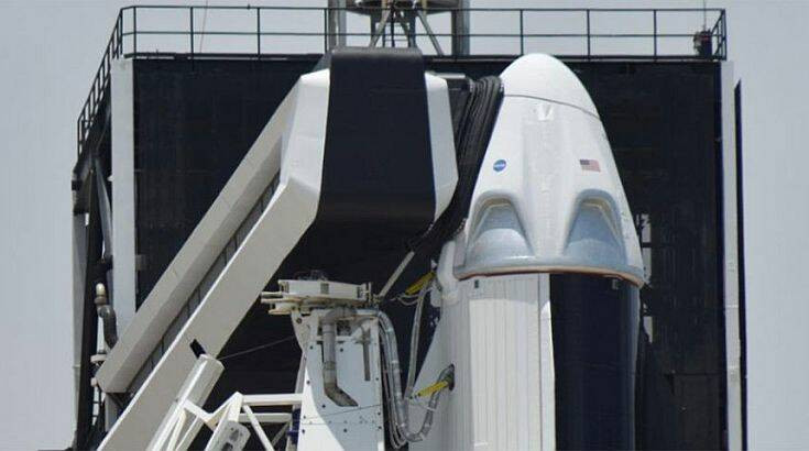 Δείτε Live: Η εντυπωσιακή εκτόξευση της επανδρωμένης αποστολής της SpaceX στο διάστημα