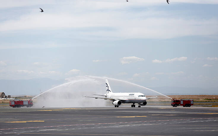 Με αψίδα νερού, ελέγχους και παρουσία Χαρδαλιά η υποδοχή της πρώτης διεθνούς πτήσης στο αεροδρόμιο «Μακεδονία»
