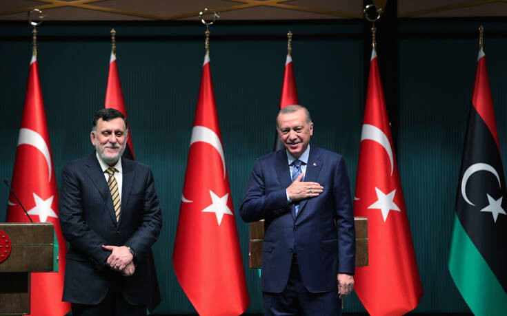 Bloomberg: Αποφασισμένος ο Ερντογάν να πατήσει πόδι στη Λιβύη