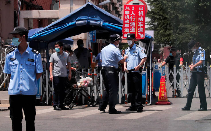 Πεκίνο: Διαψεύδει ότι επέβαλε σε Αμερικανούς διπλωμάτες να υποβληθούν σε πρωκτικό τεστ για κορονοϊό