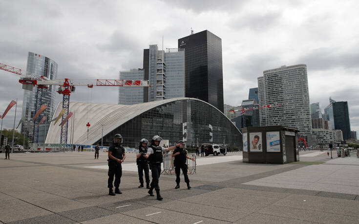 Συναγερμός στο Παρίσι: Σε εξέλιξη επιχείρηση της Αστυνομίας σε εμπορικό κέντρο