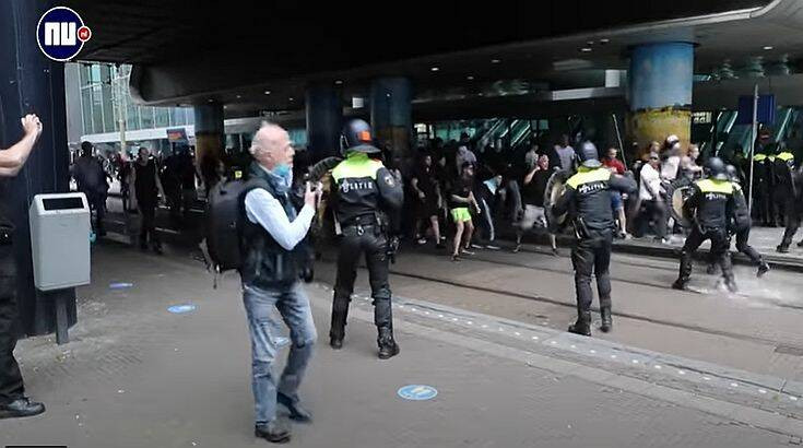 Ολλανδία: Επεισόδια ανάμεσα σε διαδηλωτές και αστυνομία μετά το τέλος κινητοποίησης εναντίον των μέτρων αποτροπής της εξάπλωσης του κορονοϊού