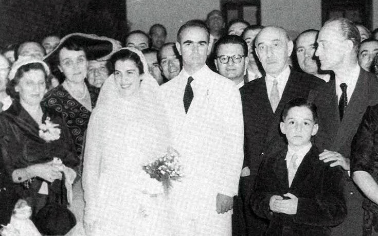Πότε είχε παντρευτεί ο Κωνσταντίνος Καραμανλής την Αμαλία Μεγαπάνου, το 1951 ή το 1952;