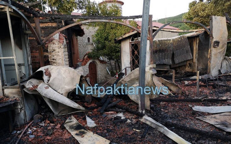 Εικόνες αποκάλυψης από τη φωτιά στη Μονή Βαρνάκοβας στη Φωκίδα &#8211; Καταστράφηκαν κειμήλια