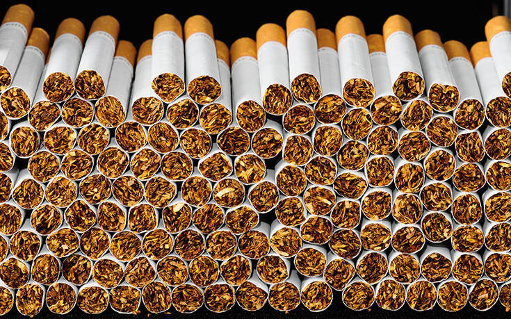 «Μπλόκο» σε 7.530 πακέτα λαθραία τσιγάρα και 11 κιλά λαθραίο καπνό που ήταν κρυμμένα σε αποθήκη στην Πάτρα