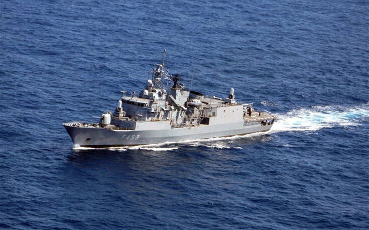 Θρίλερ με ύποπτο πλοίο ανοιχτά της Λιβύης: Το καταδιώκει η φρεγάτα «ΣΠΕΤΣΑΙ»