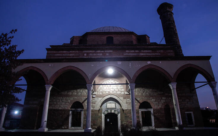 Βανδαλισμοί στο Κουρσούμ Τζαμί των Τρικάλων ως απάντηση στον Ερντογάν για την Αγία Σοφία