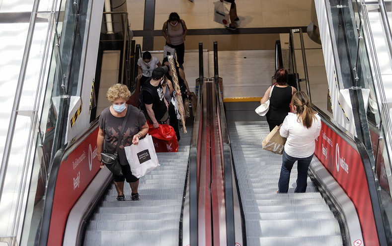 Από σήμερα η υποχρεωτική τηλεργασία: Οι ρυθμίσεις για ιδιωτικό και δημόσιο τομέα – Οι αλλαγές στις ώρες προσέλευσης