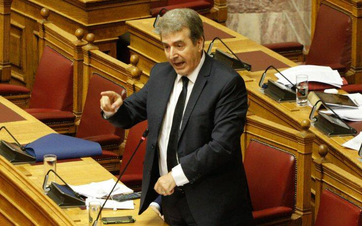 Ένταση στη Βουλή για τα επεισόδια &#8211; Χρυσοχοΐδης: Δολοφονική επίθεση κατά αστυνομικών