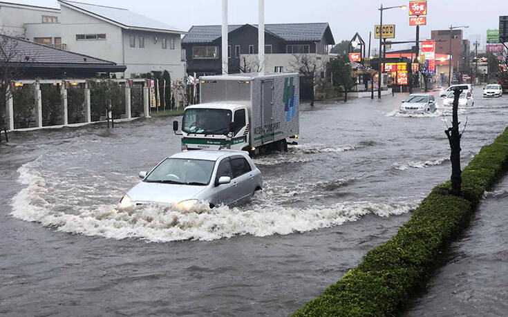 Οι πλημμύρες στην Ιαπωνία στοίχισαν τη ζωή σε τουλάχιστον 58 ανθρώπους