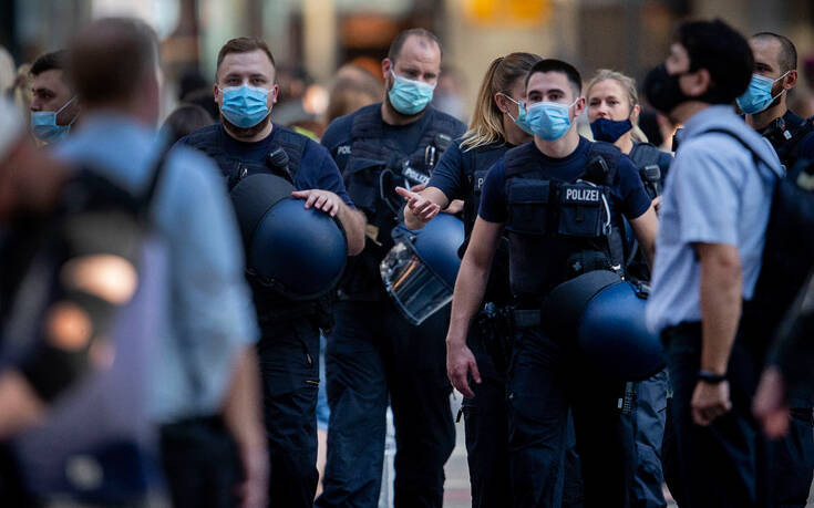 Αστυνομικοί σε διαθεσιμότητα για φιλοναζιστική συμπεριφορά στη Γερμανία