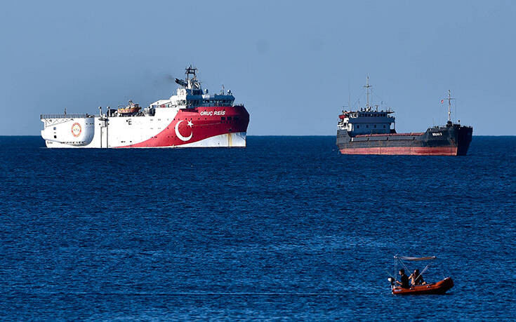 Oruc Reis: Το σκάφος οπισθοχώρησε στο λιμάνι της Αττάλειας