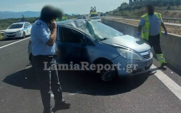 Σοβαρό τροχαίο με τραυματισμό στην Αθηνών – Λαμίας: Το αυτοκίνητο τούμπαρε μέσα στον αυτοκινητόδρομο