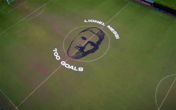 Το πορτρέτο του Λιονέλ Μέσι φτιαγμένο από 700 μπάλες, όσα και τα γκολ του