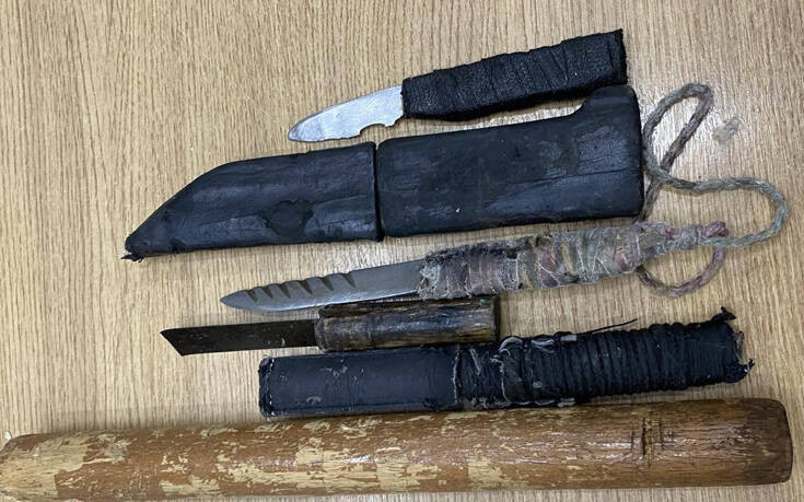 Μαχαίρια, ρόπαλα και ναρκωτικά σε κελιά μετά από έλεγχο σε Κορυδαλλό και Δομοκό
