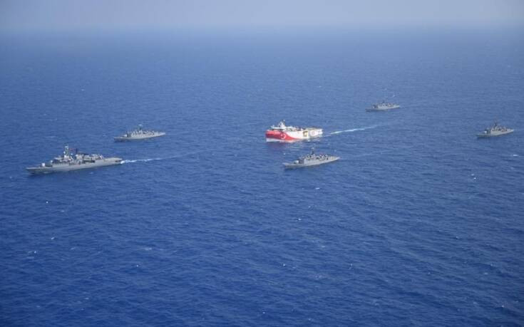 Φωτογραφίες από την Τουρκία δείχνουν πολεμικά πλοία να συνοδεύουν το Oruc Reis