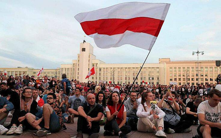 Λευκορωσία: Ο Λουκασένκο απειλεί να κλείσει τα εργοστάσια των απεργών