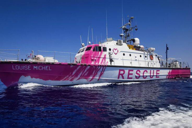 Έκκληση για βοήθεια από το πλοίο που χρηματοδότησε ο Bansky για τη διάσωση μεταναστών στη Μεσόγειο
