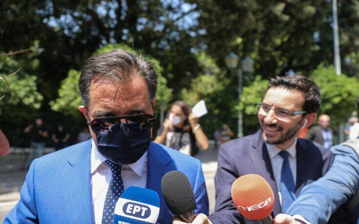 Τι γύρευε ο Άδωνις Γεωργιάδης στην ορκωμοσία των νέων υπουργών