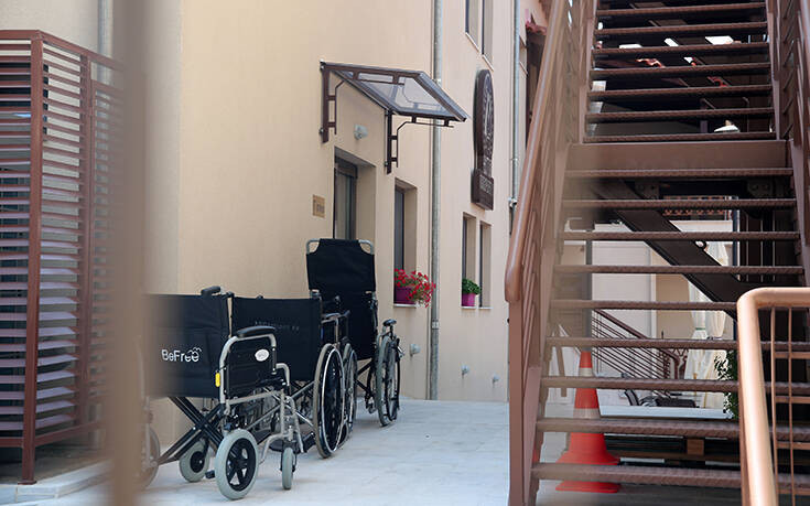 Στο νοσοκομείο με συμπτώματα κορονοϊού ακόμη μια ηλικιωμένη από το γηροκομείο στη Θεσσαλονίκη
