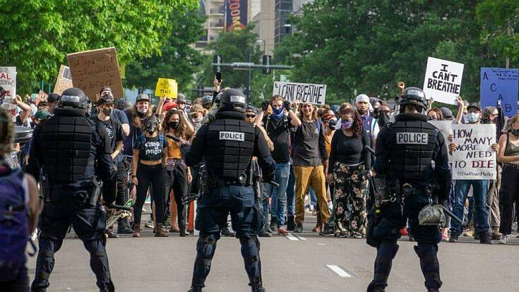 ΗΠΑ: Οι αρχές συνέλαβαν 14 άτομα μετά τις συγκρούσεις μεταξύ διαδηλωτών στο Πόρτλαντ
