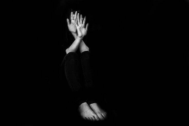 Έδειραν και ξύρισαν το κεφάλι της 17χρονης μουσουλμάνας κόρης τους επειδή… ερωτεύτηκε Χριστιανό