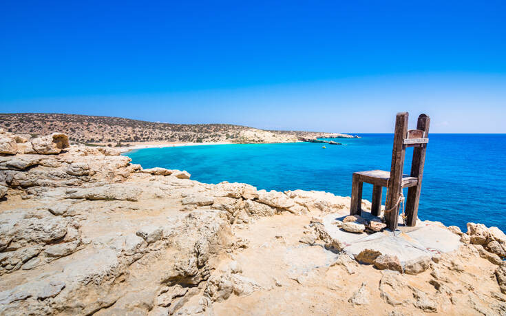 Τρυπητή: Η παραλία με την διάσημη καρέκλα και τη θέα από το νοτιότερο σημείο της Ευρώπης