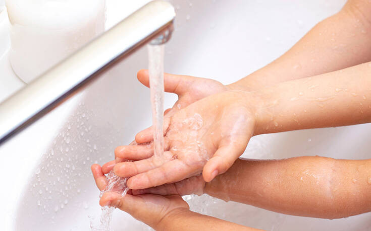 Παγκόσμια Μέρα Πλυσίματος Χεριών 2020: Τραγουδάς δύο φορές το Happy Birthday και τα χέρια είναι σωστά σαπουνισμένα