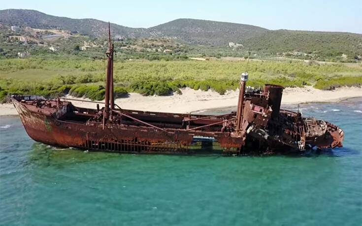 Ναυάγιο Δημήτριος: Το πλοίο «φάντασμα» που καθηλώνει τους περαστικούς στο Γύθειο