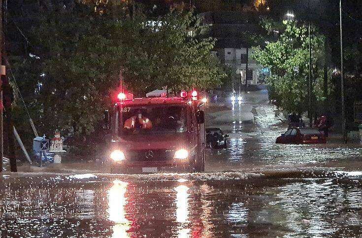 Κακοκαιρία Ιανός: Σε 896 απεγκλωβισμούς &#8211; διασώσεις προχώρησε η Πυροσβεστική