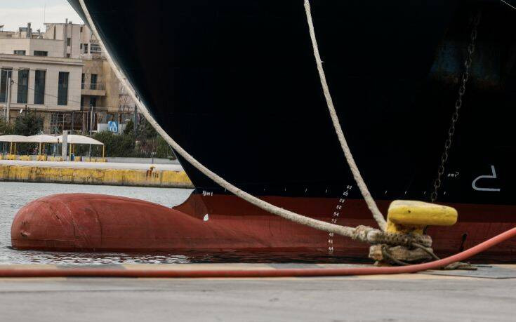 Μηχανική βλάβη στο SANTORINI PALACE: Έμεινε δεμένο στο λιμάνι του Ηρακλείου