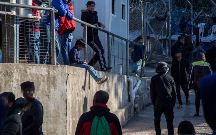 Ανήλικοι αιτούντες άσυλο συνελήφθησαν στη Σάμο για φωτιά από αμέλεια