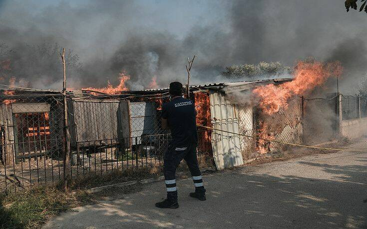 Κόλαση φωτιάς σε Ανάβυσσο και Κερατέα &#8211; Ανησυχία για τις αναζωπυρώσεις