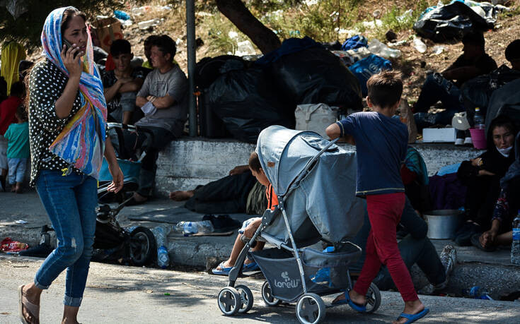 DW: Το προσφυγικό χάος στη Μόρια και στο βάθος&#8230; η ΕΕ