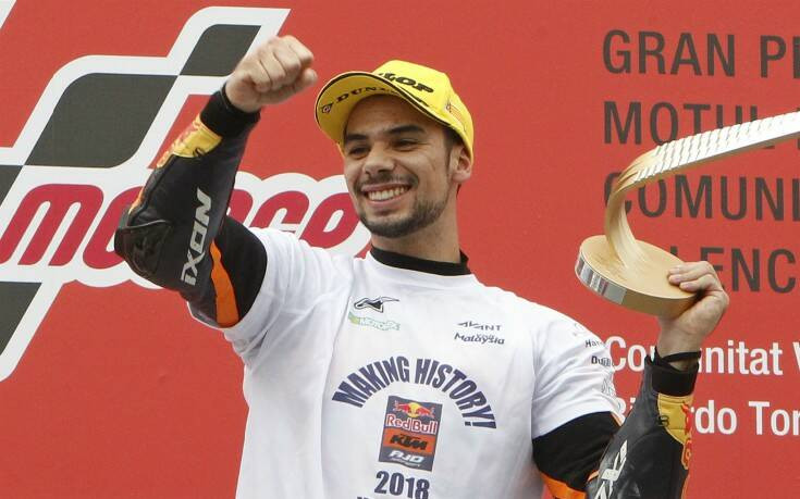 Αναβάτης του MotoGP παντρεύεται την κόρη της μητριάς του