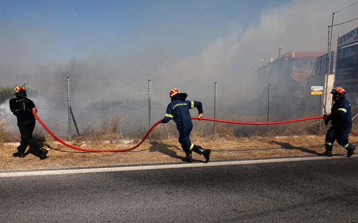 Υπό μερικό έλεγχο η πυρκαγιά σε εργοστάσιο ανακύκλωσης στη Νέα Ζωή Ασπροπύργου
