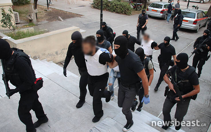 Κουκάκι: Στον εισαγγελέα οι συλληφθέντες για τη γιάφκα &#8211; Τι ψάχνει η αστυνομία
