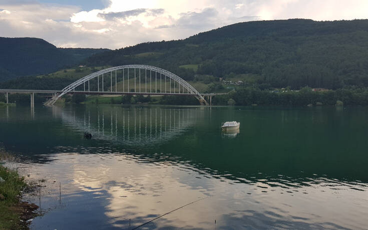 Οι Σέρβοι του βόρειου Κοσόβου μετονόμασαν λίμνη τους σε… «λίμνη Τραμπ»